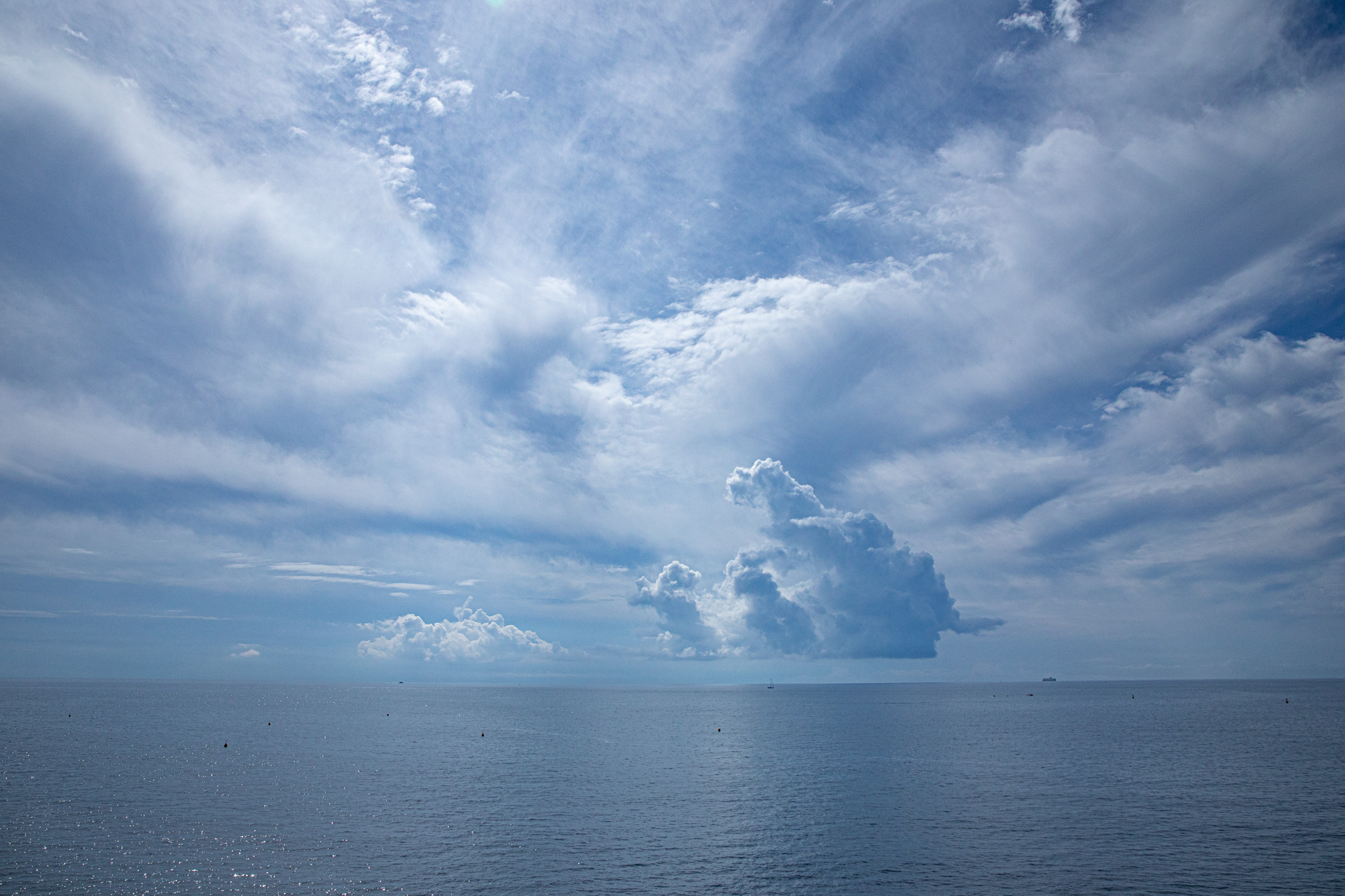 Rêverie d'azur et de coton
